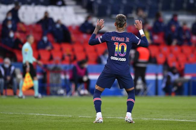 Neymar comemora gol pelo PSG