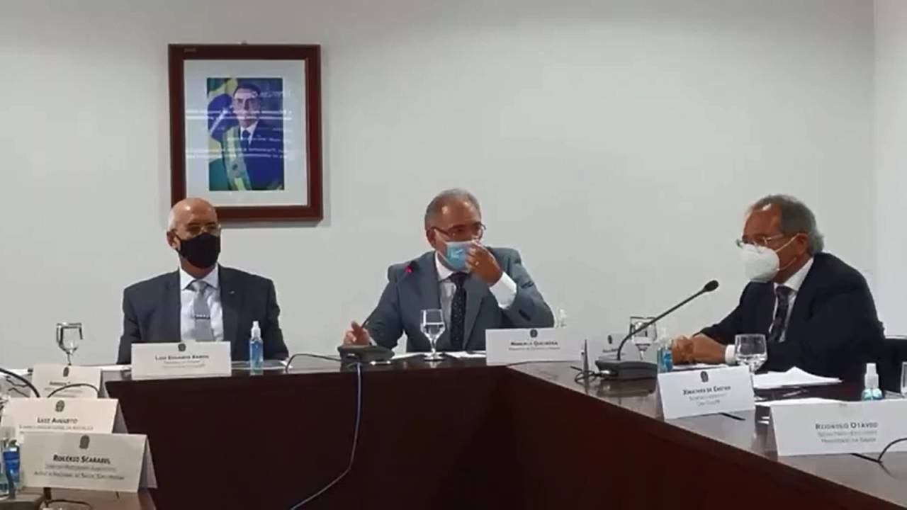 Os ministros Luiz Eduardo Ramos (Casa Civil), Marcelo Queiroga (Saúde) e Paulo Guedes (Economia) participam de reunião da Conselho de Saúde Suplementar, no dia 27 de abri de 2021
