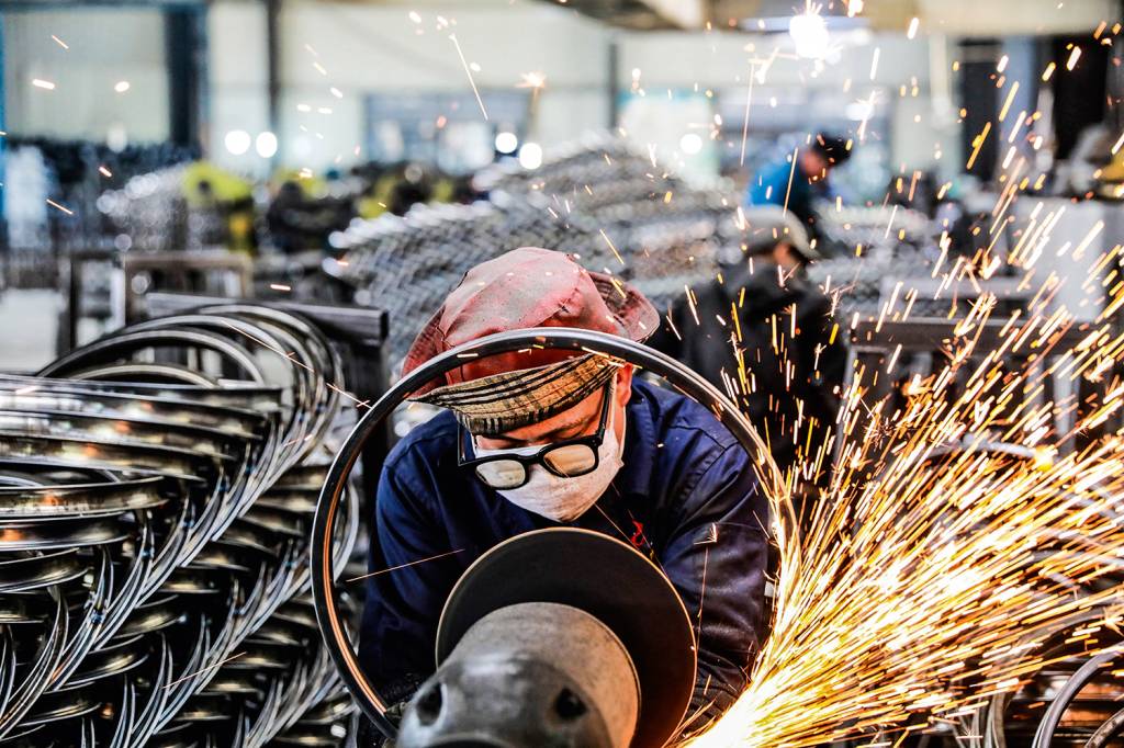 FÁBRICA DO MUNDO - Indústria chinesa: mão de obra barata começa a faltar -