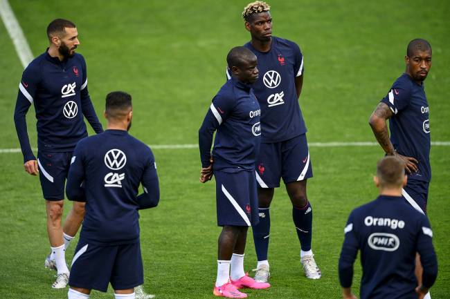 Karim Benzema, N'Golo Kante, Paul Pogba e Presnel Kimpembe durante treino da França pela Euro -