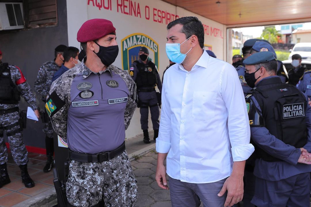 O governador do Amazonas, Wilson Lima, acompanha início da operação Mão de Ferro, executada por tropas da Polícia Militar e Força Nacional, em Manaus