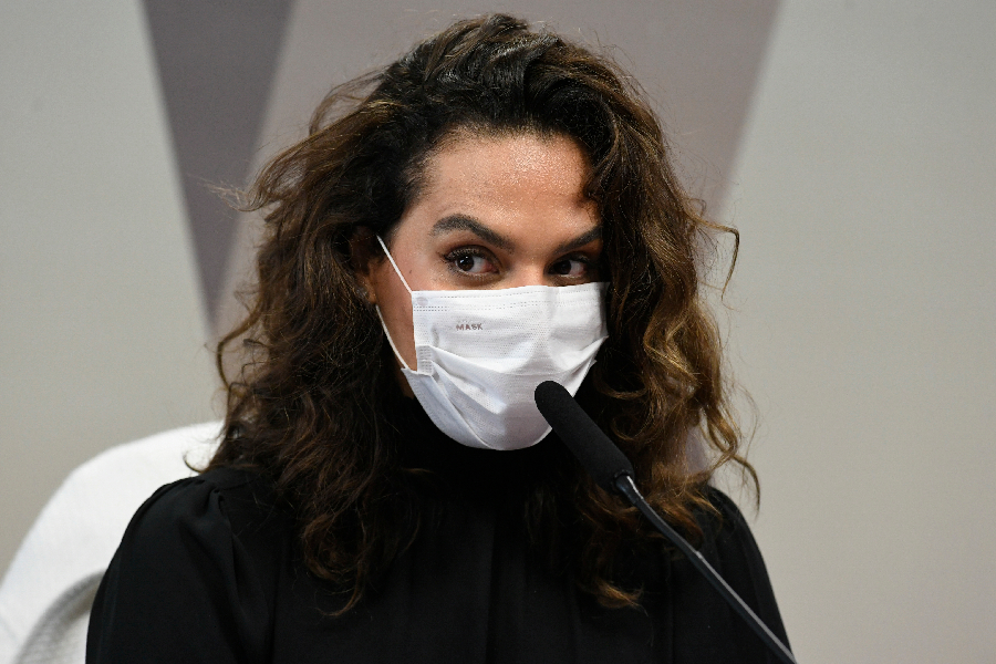 A médica infectologista Luana Araújo durante depoimento à CPI da Pandemia - 02/06/2021 -