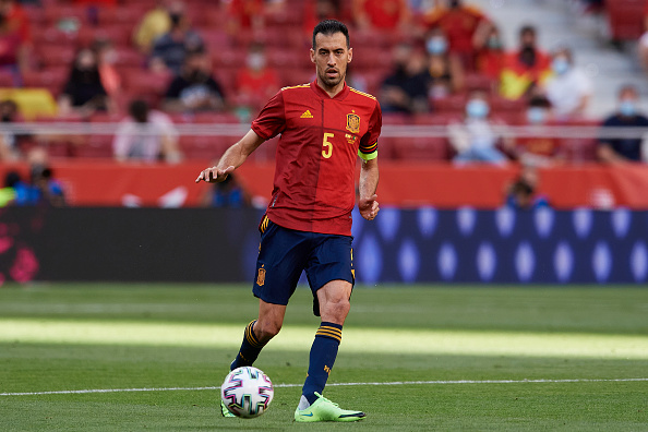 Sergio Busquets atuando pela Espanha