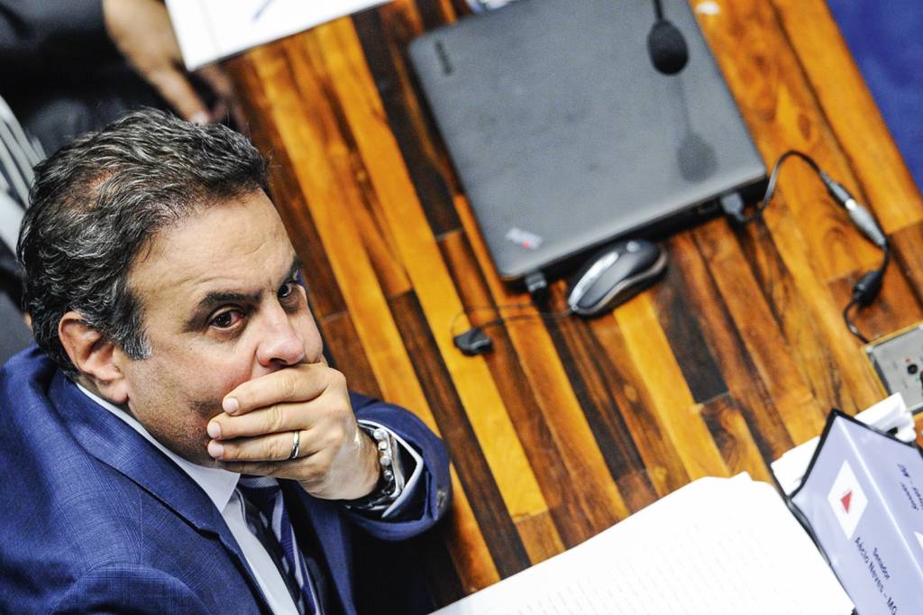 OUTRA VERSÃO - Aécio Neves: delator afirma que não houve crime do tucano -