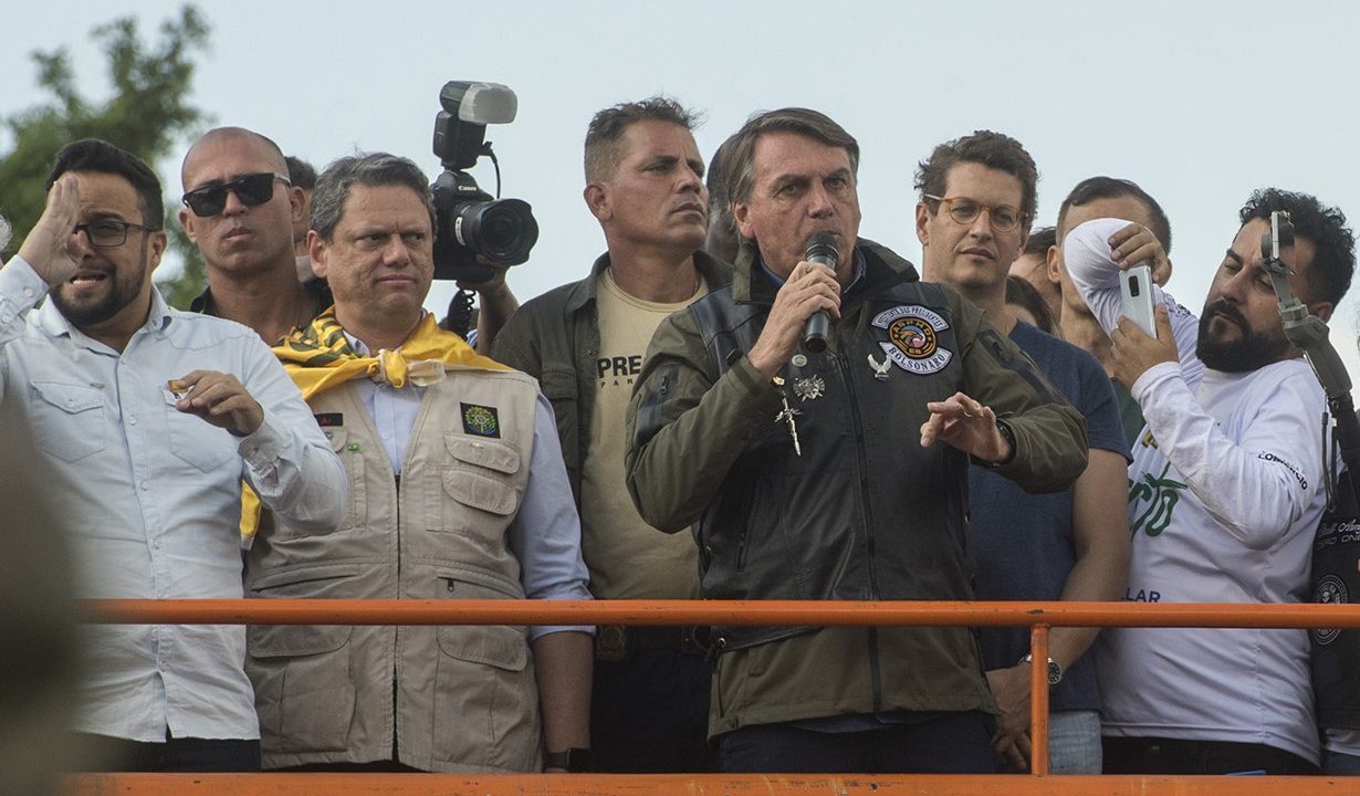 Jair Bolsonaro durante a 'motosseata' realizada com seus apoiadores, em São Paulo -