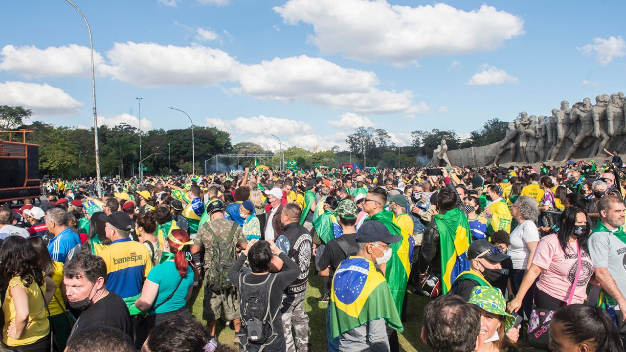 Jair Bolsonaro durante a 'motosseata"realizada com seus apoiadores, em São Paulo -