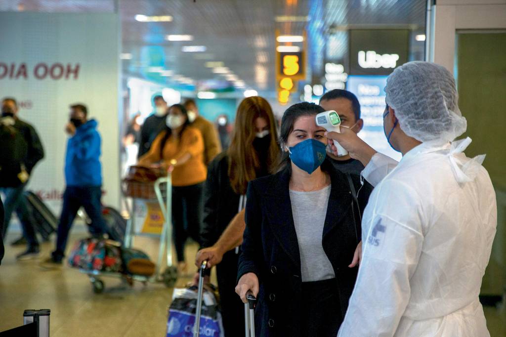 Covid-19: Média móvel de mortes atinge menor patamar desde março