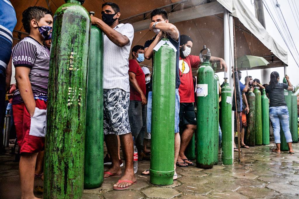 SEM AR - Manaus: o governo federal desdenhou da falta de tubos de oxigênio -
