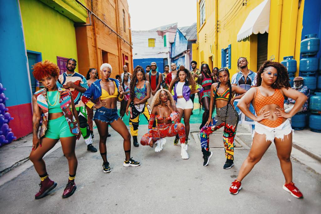 DIA2_359 A cantora Iza em cena do clipe 'Gueto' -