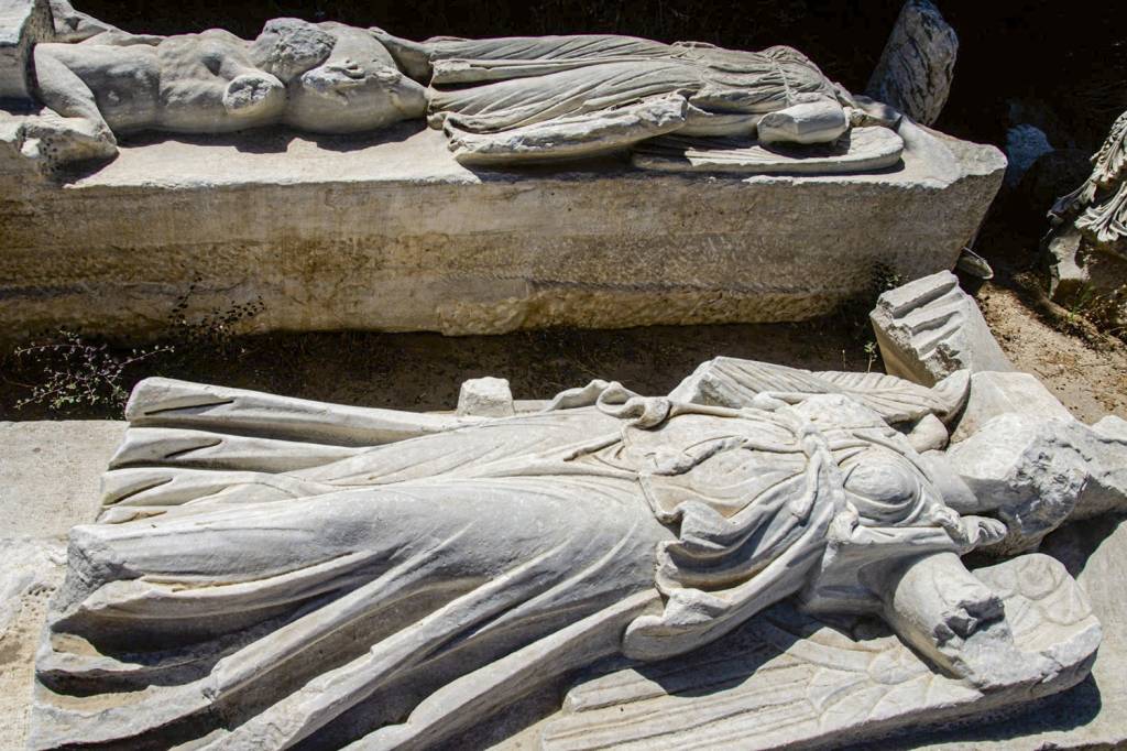PAX ROMANA - Estátuas das deusas Nice e Tique: convivendo com o inimigo -