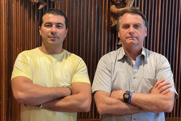 O deputado federal Luis Miranda (DEM) com Jair Bolsonaro (sem partido) -