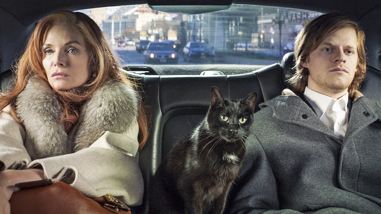 EXCÊNTRICOS - Michelle Pfeiffer e Lucas Hedges em Saída à Francesa: sem perder a pose -
