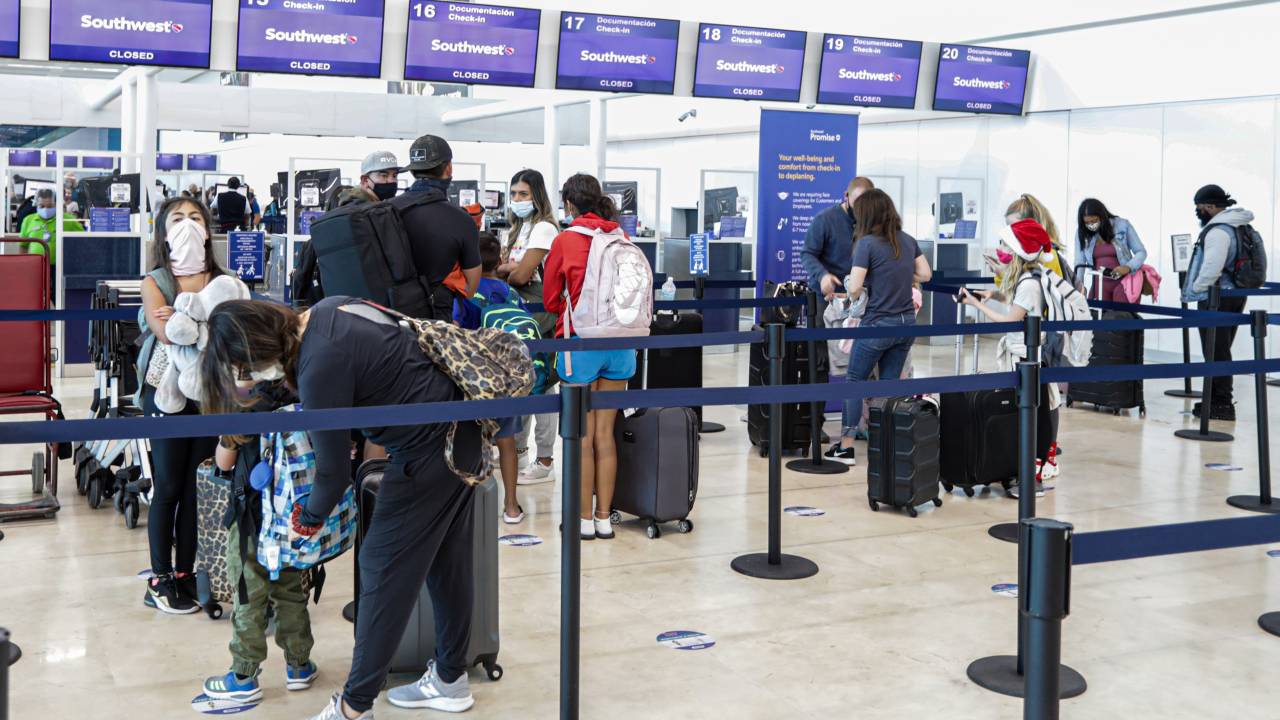 Turistas vistos no aeroporto de Cancún, México