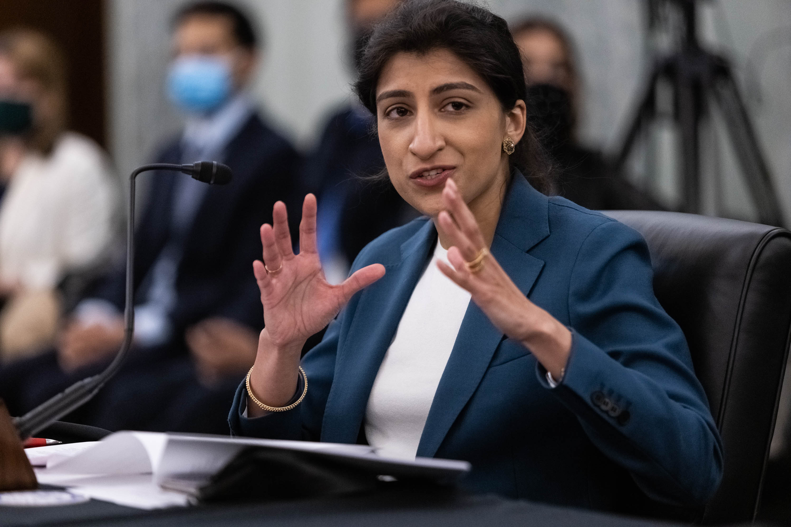 A lição de Lina Khan sobre o domínio das big techs VEJA