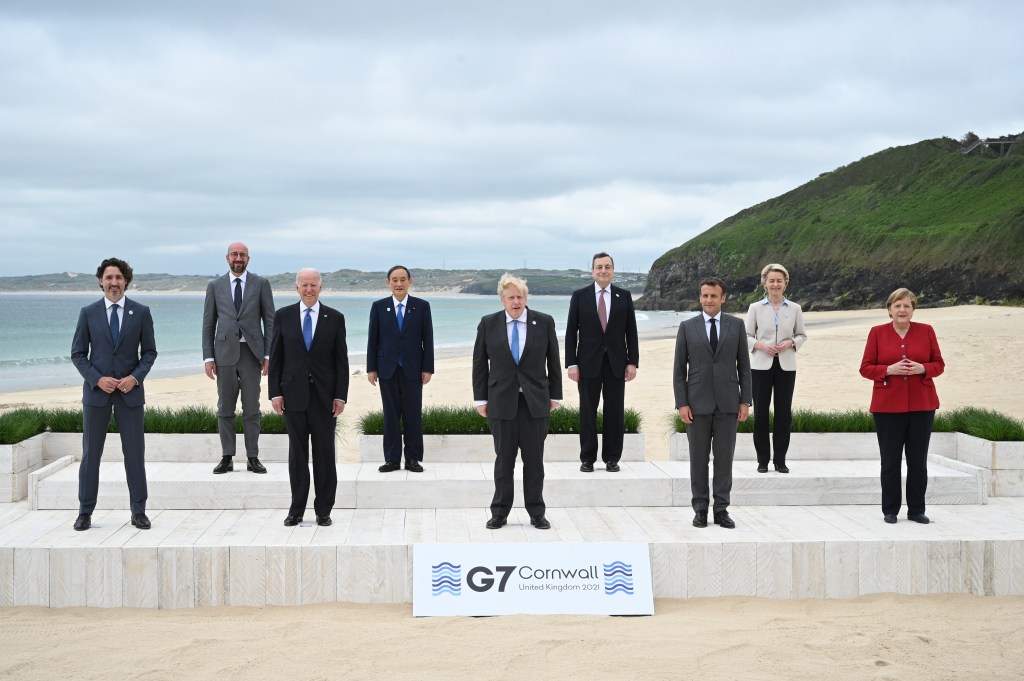 Foto oficial dos líderes do G7 em seu encontro anual na Inglaterra - 11/06/2021