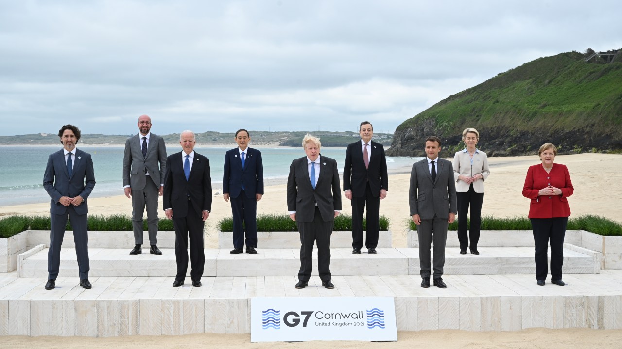 Foto oficial dos líderes do G7 em seu encontro anual na Inglaterra - 11/06/2021
