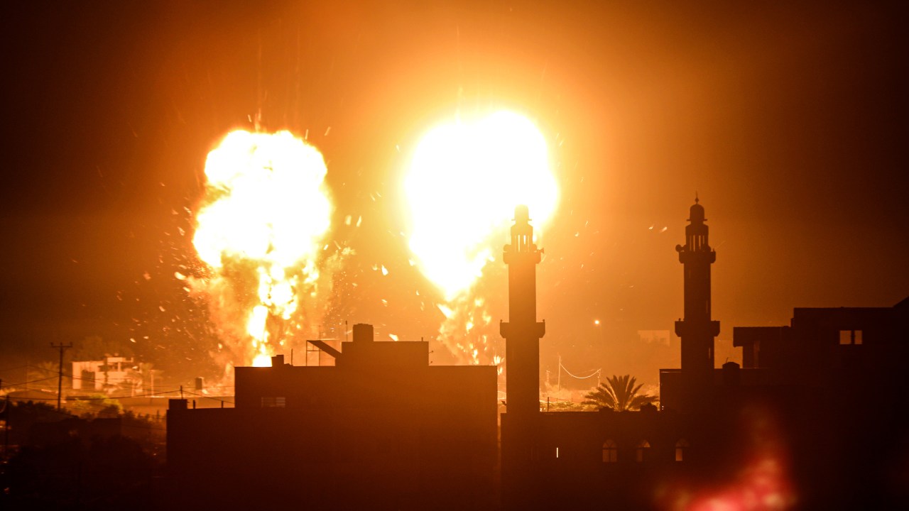 Ataque aéreo israelense atinge alvos do Hamas na Faixa de Gaza - 15/06/2021