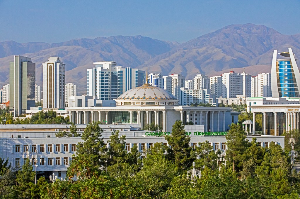 Skyline da cidade de Asgabate.