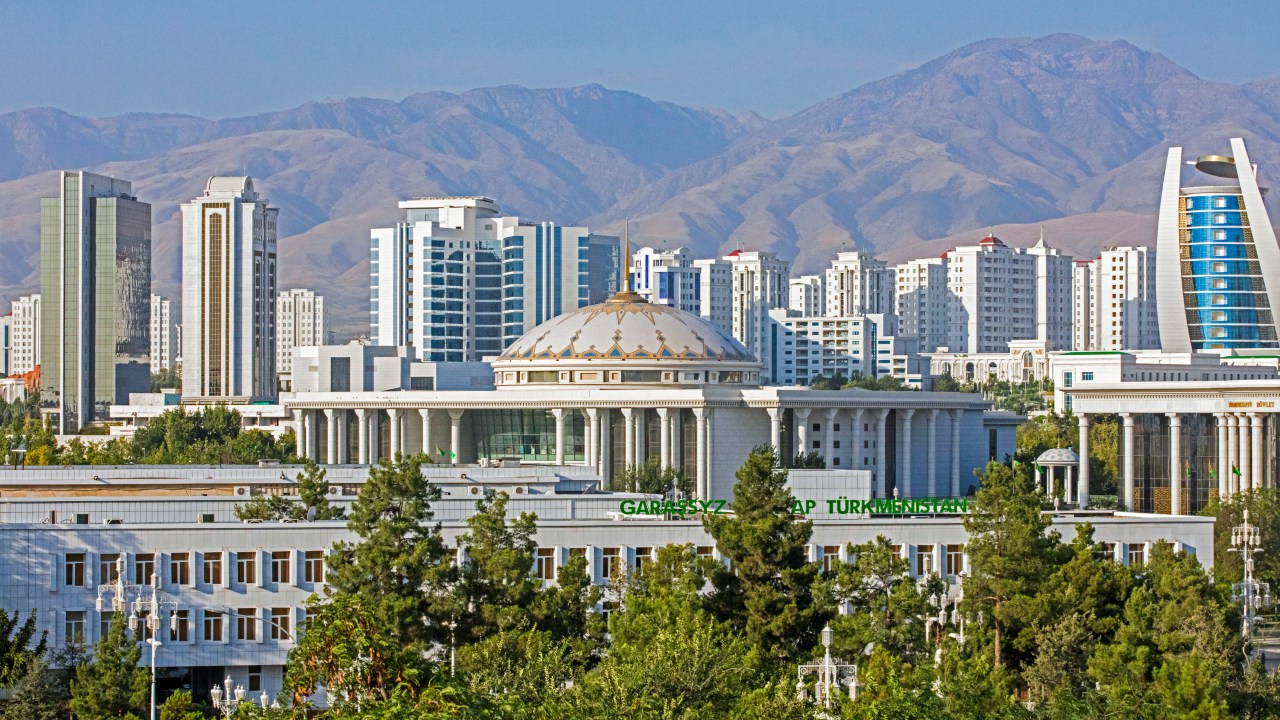 Skyline da cidade de Asgabate.