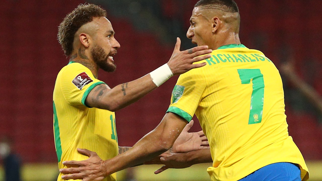 PORTO ALEGRE, BRAZIL - JUNE 04: Richarlison of Brazil celebrates after scoring the first goal of his team with Neymar Jr. during a match between Brazil and Ecuador as part of South American Qualifiers for Qatar 2022 at Beira-Rio Stadium on June 04, 2021 in Porto Alegre, Brazil. (Photo by Buda Mendes/Getty Images)