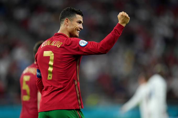 Cristiano Ronaldo marcou duas vezes contra a França