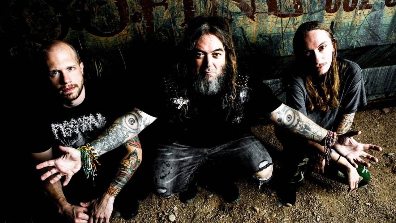 O baterista Zack Coleman e Max e Igor Cavalera formaram a banda Go Ahead and Die -