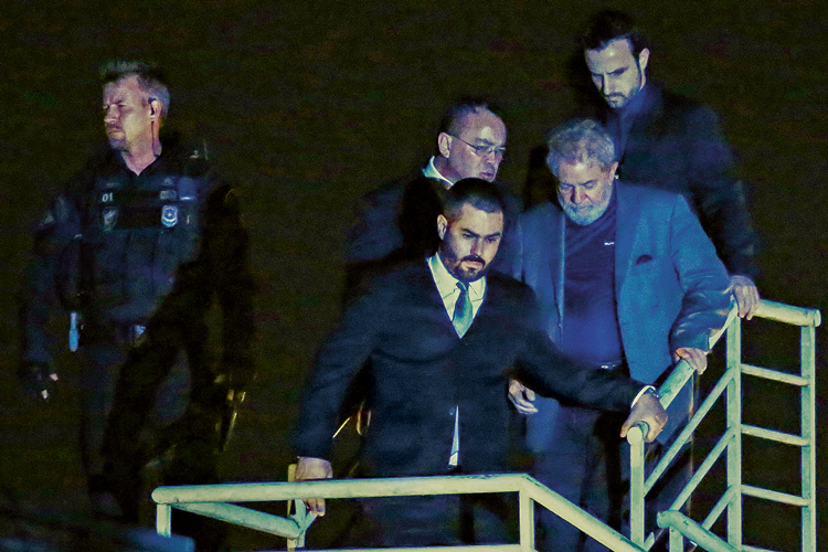 BLINDAGEM - O ex-presidente passou 580 dias preso: “Lula não se corrompeu” -