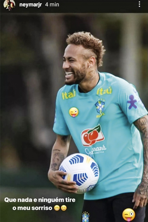 SORRISO AMARELO - Neymar cobriu o logo da Nike com emojis: na sequência, baixou o tom -