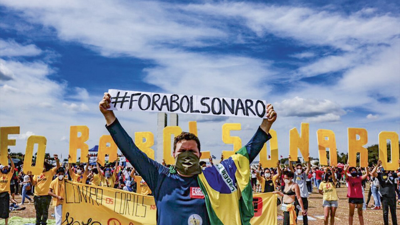 SOB PRESSÃO - Protesto em Brasília: manifestantes voltam às ruas para pedir o fim do atual governo -