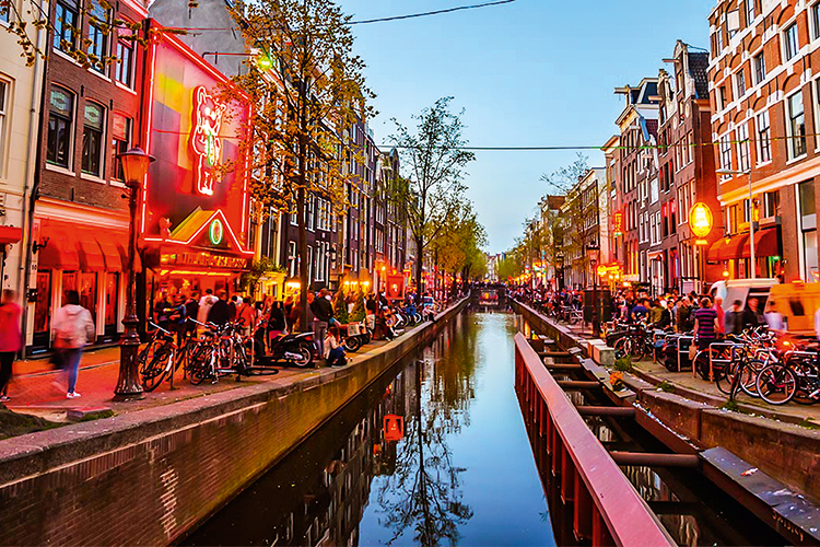 Cambiamento - quartiere a luci rosse, Amsterdam: allontanamento graduale dalla città -