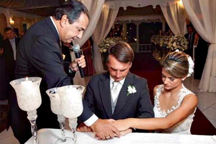 Silas Malafaia Bolsonaro Casamento.jpg LAÇOS - Malafaia: ele celebrou a união do então deputado com Michelle, em 2013 -