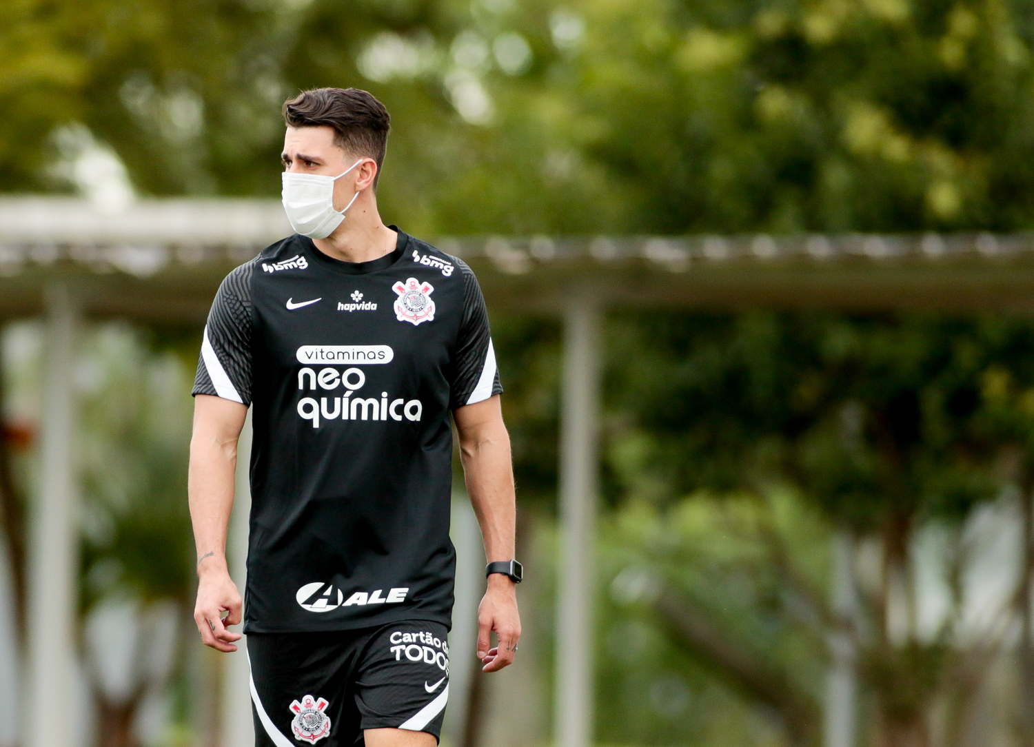 Danilo Avelar deixará o Corinthians após comentário racista em jogo online -