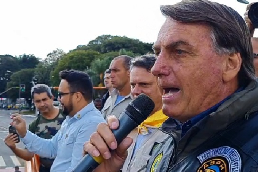 Bolsonaro fazendo discurso