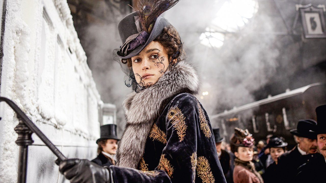 DESTINO TRÁGICO - Keira Knightley como Anna, na mais recente adaptação da obra no cinema: inventário das emoções -