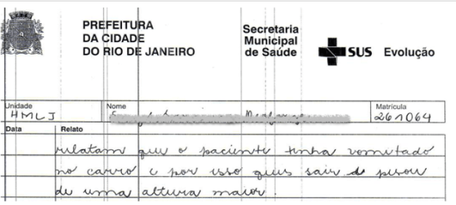 Prontuário médico de atendimento da criança, no qual foram descritos hematomas além da perna quebrada