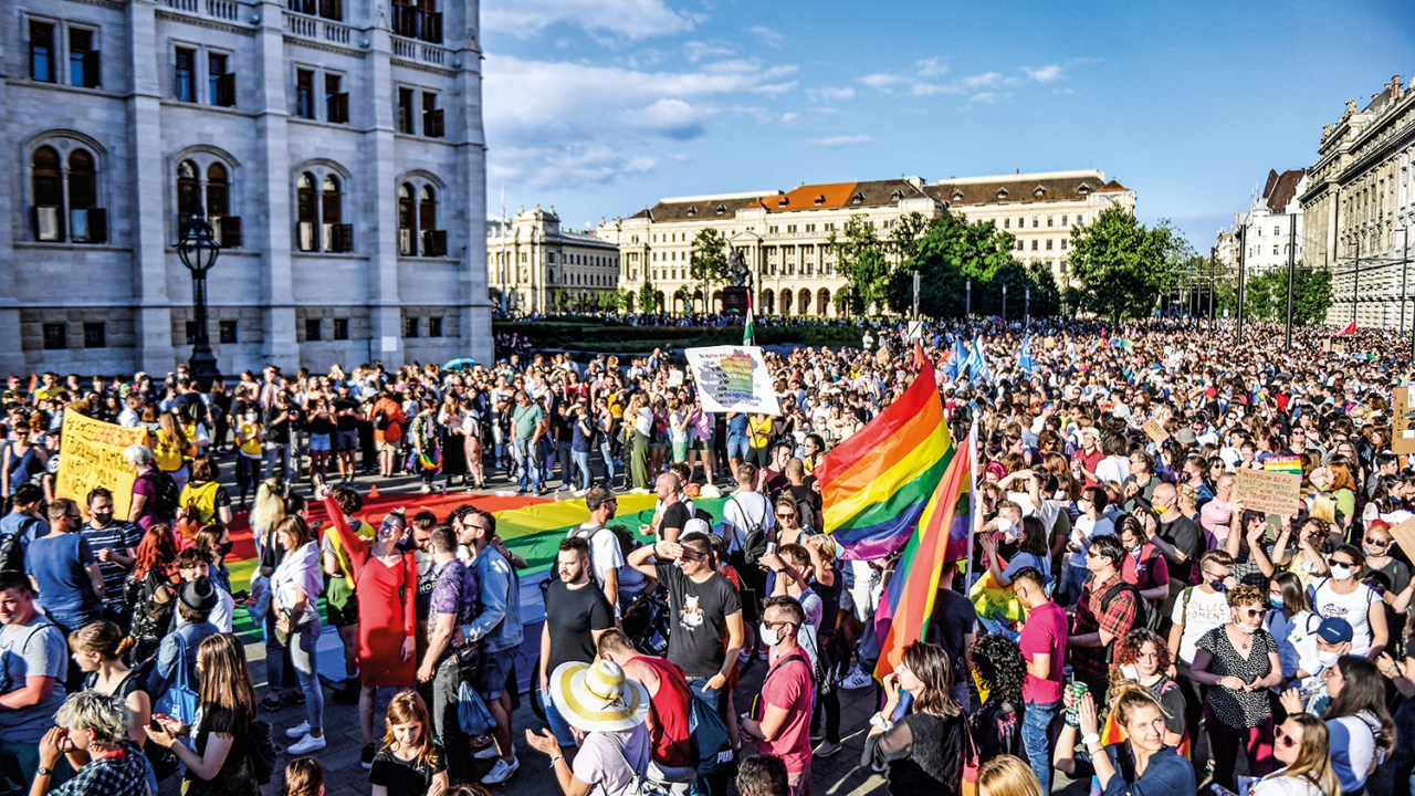 REAÇÃO - Budapeste: manifestação de protesto na véspera da votação da lei -