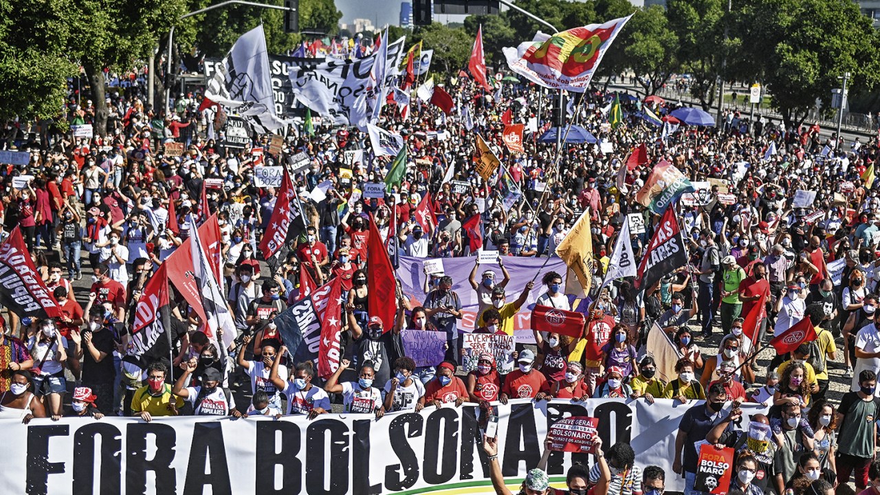 Protesto da esquerda pelo impeachment do presidente Jair Bolsonaro no DF
