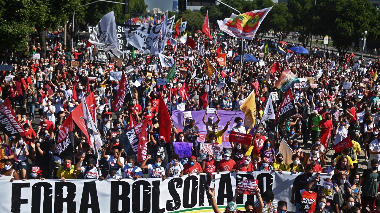 Manifestantes protestam contra o presidente Jair Bolsonaro no Rio de Janeiro (03/07/2021)