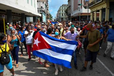 Cubanos participam de manifestação contra o governo em Havana. 11/07/2021