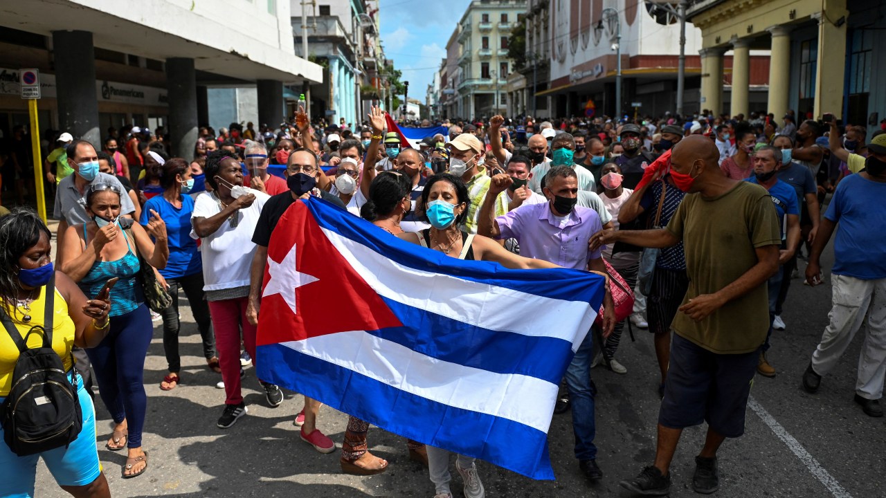 Cubanos participam de manifestação contra o governo em Havana. 11/07/2021