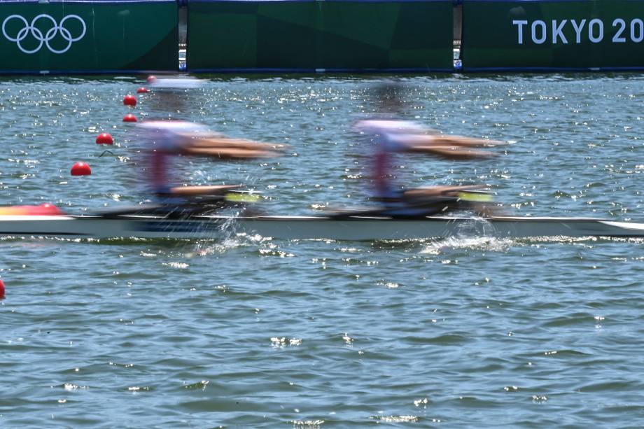 Equipe canadense de remo masculino em treino, no Sea Forest Waterway -