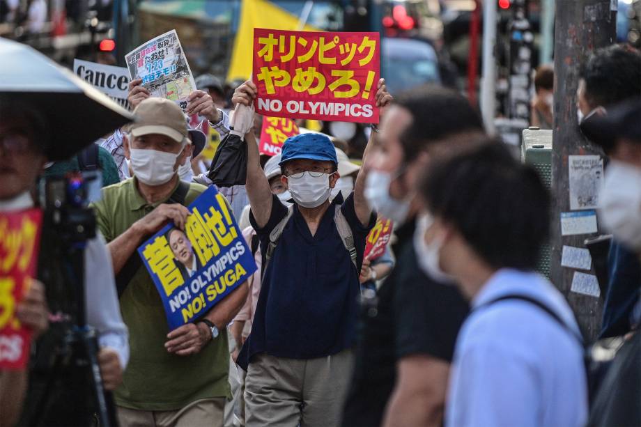 Manifestação contra as Olimpíadas de Tóquio, antes da cerimônia de abertura dos Jogos Olímpicos, em Tóquio -
