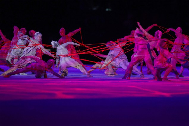 Performance durante a cerimônia de abertura dos Jogos Olímpicos de Tóquio 2020, no Estádio Olímpico -