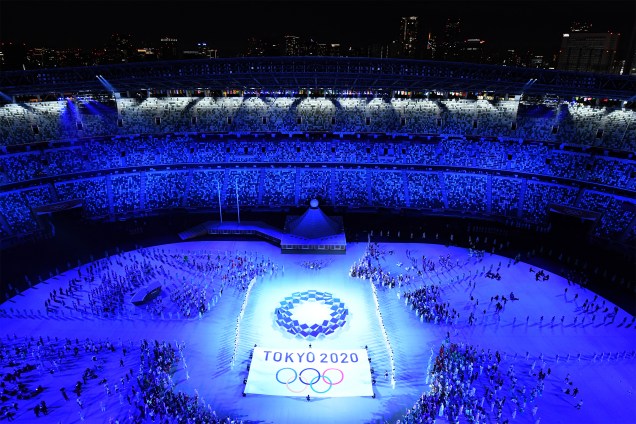 Delegações de atletas durante a cerimônia de abertura dos Jogos Olímpicos 2020, no Estádio Olímpico, em Tóquio -