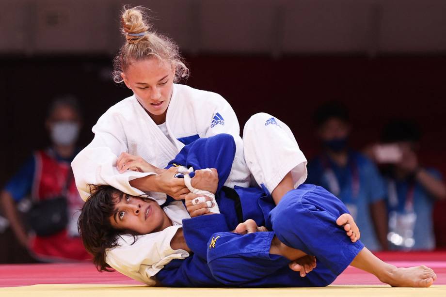 A ucraniana Daria Bilodid (branco) compete com a portuguesa Catarina Costa -