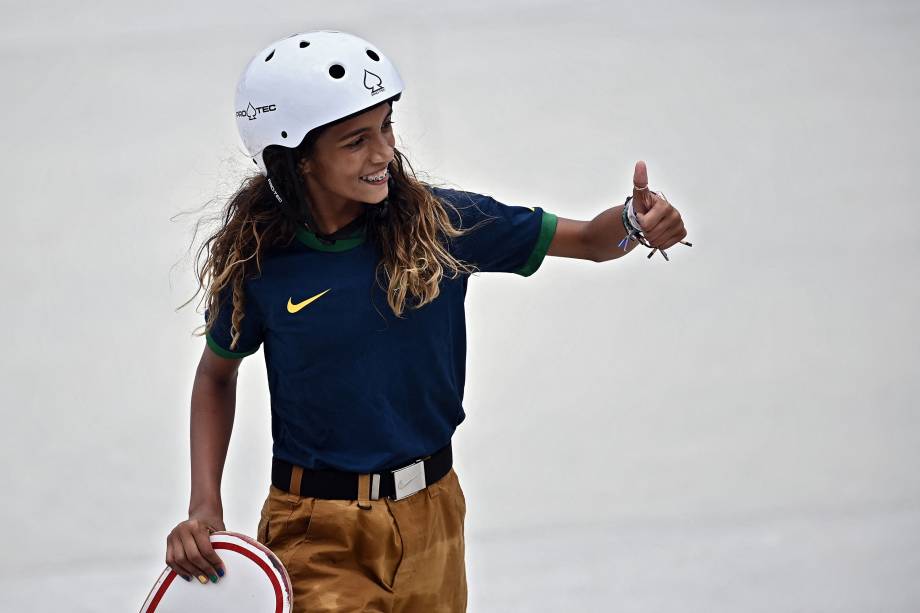 Qual o nome da brasileira que ganhou medalha no skate?