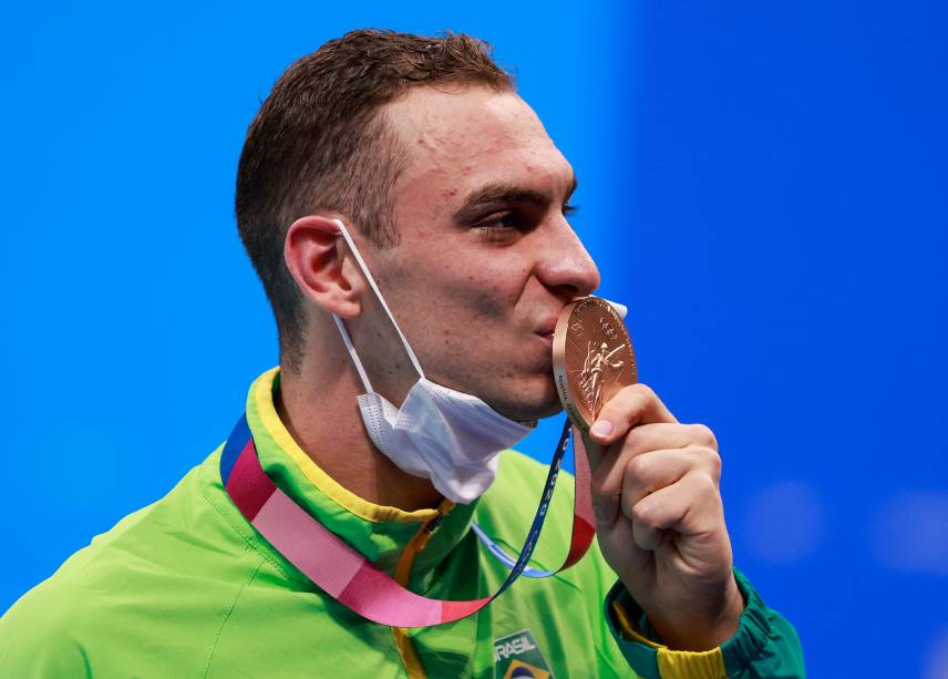 Fernando Scheffer com a medalha de bronze conquistada -