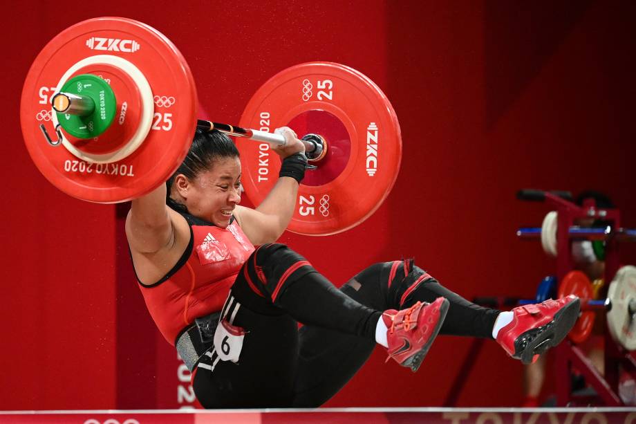 Sema Nancy Ludrick Rivas, da Nicarágua, durante a competição de levantamento de peso feminino -