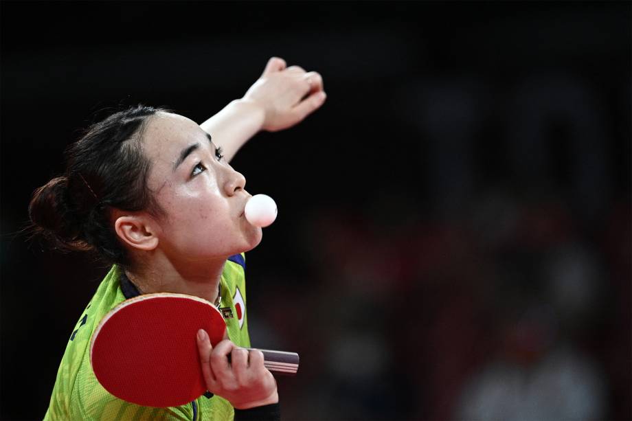 Mima Ito, do Japão, durante partida pelo tenis de mesa contra a chinesa Sun Yingsha -