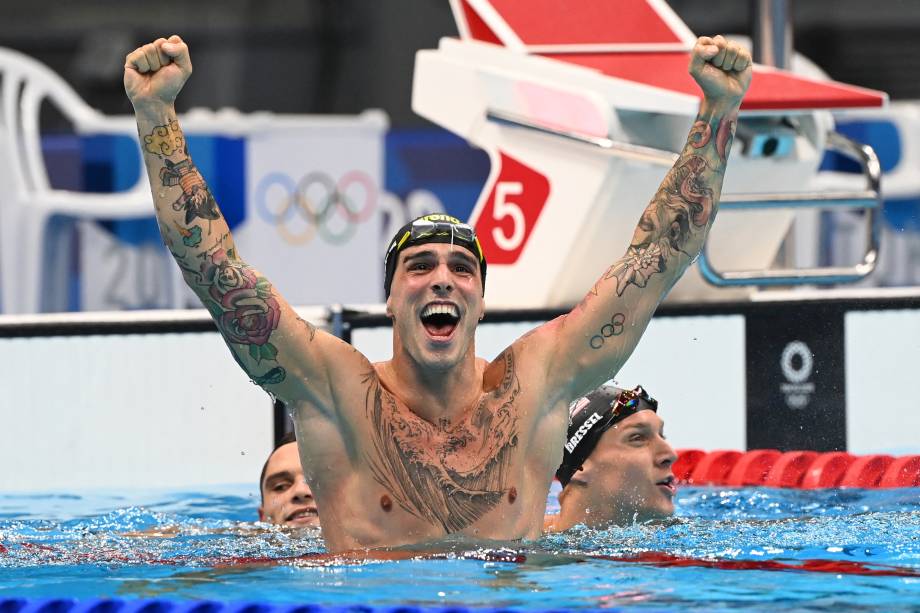 O nadador brasileiro Bruno Fratus comemora o bronze no 50m nado livre -